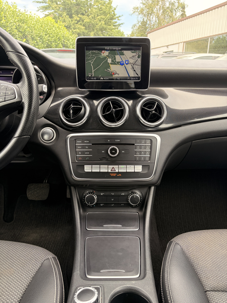 Mercedes-Benz CLA 180 CLA 180 GPS CLIM BOITE AUTO — photo 10
