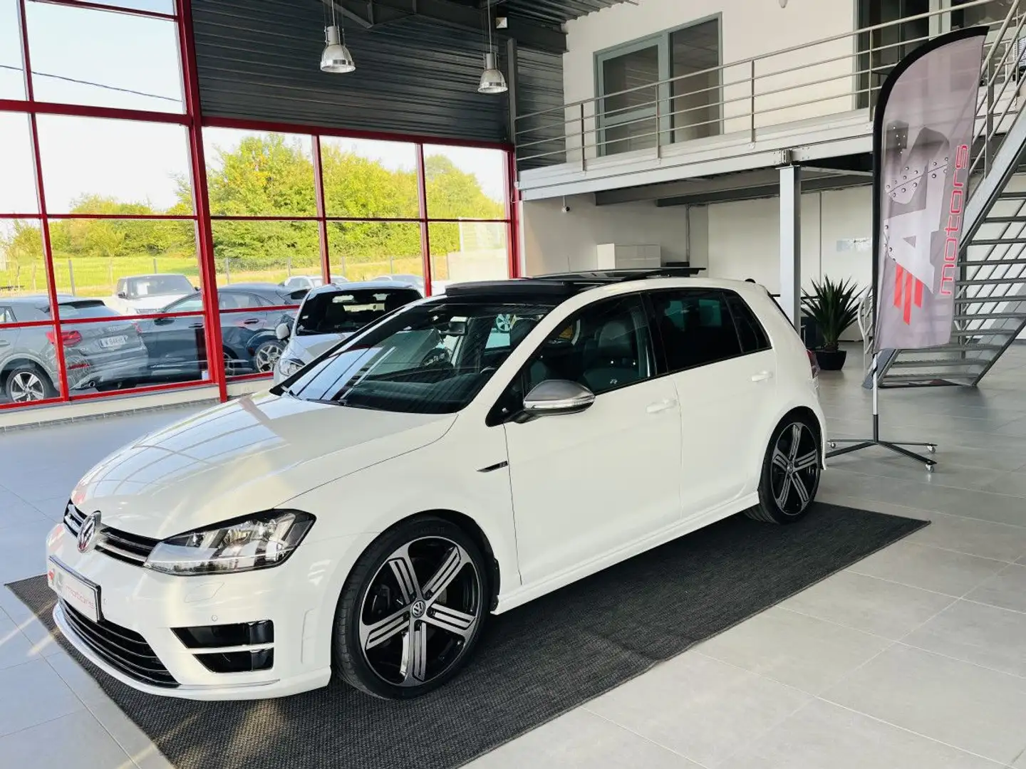 Volkswagen Golf 7 R 2,0 TSI 300 DSG6 4 MOTION TOIT PANORAMIQUE GPS REGULATEUR LIMITEUR DRIVE SELECT FEUX BI-XEN Blanc - 1
