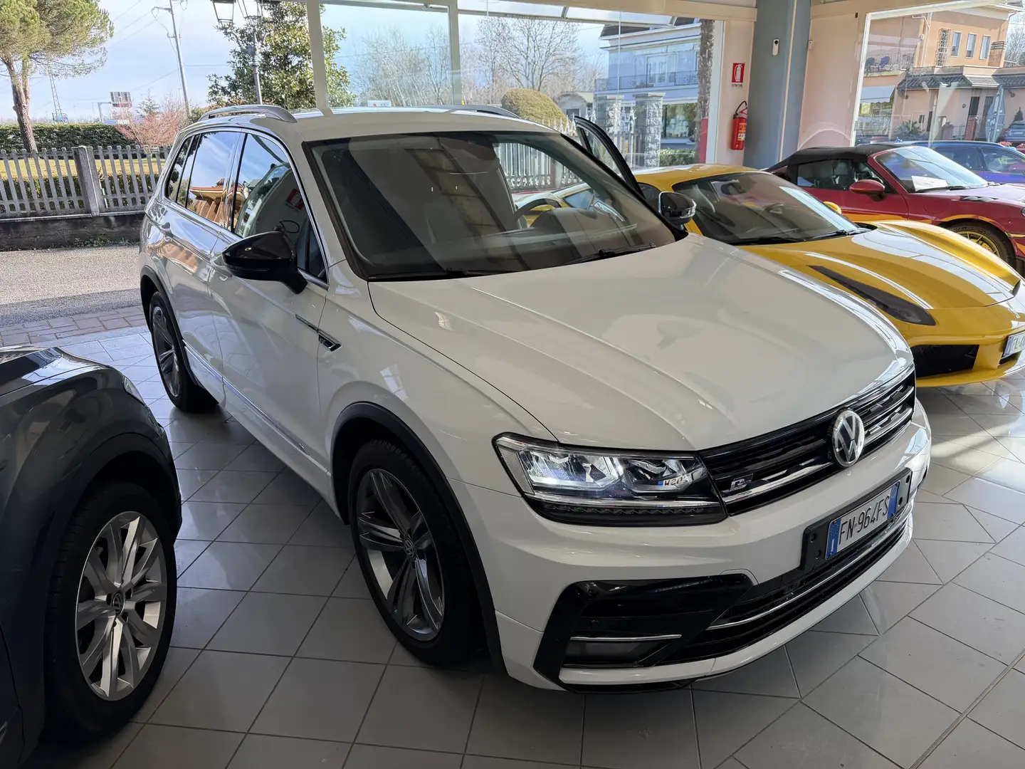 Volkswagen Tiguan Tiguan  1.4 tsi Sport 125cv R line Weiß - 2