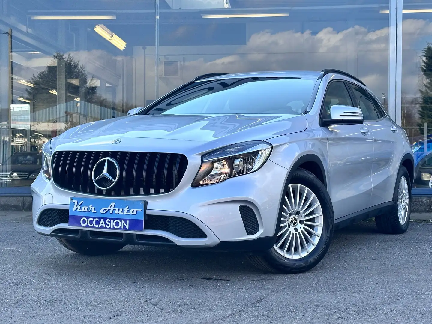 Mercedes-Benz GLA 180 BT AUTO *CLIM*JANTES*CAMERA*GARANTIE 12 MOIS* siva - 1