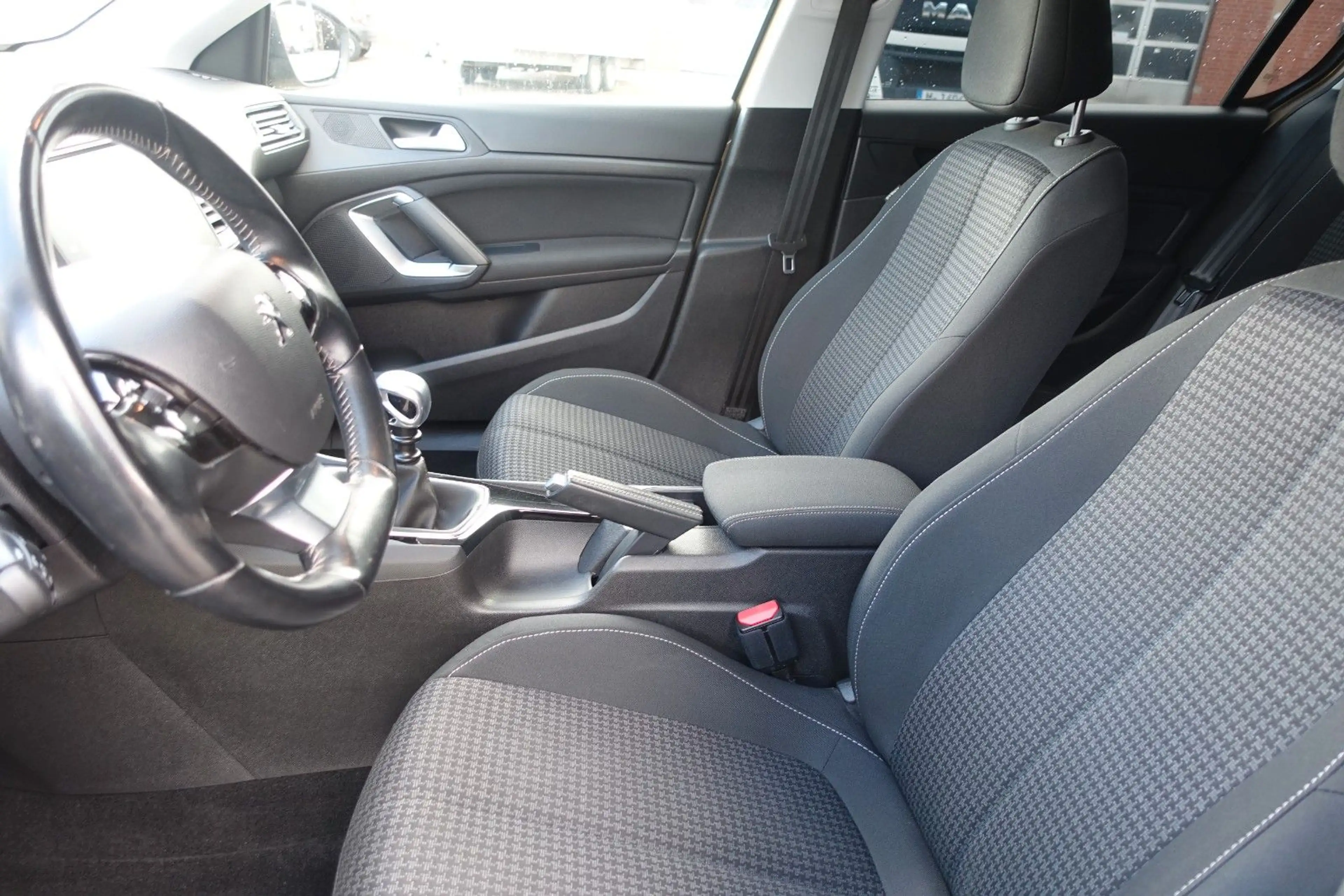 Peugeot 308 Style PureTech 130 STOP & START*SHZ*PDC*TEMP — photo 10