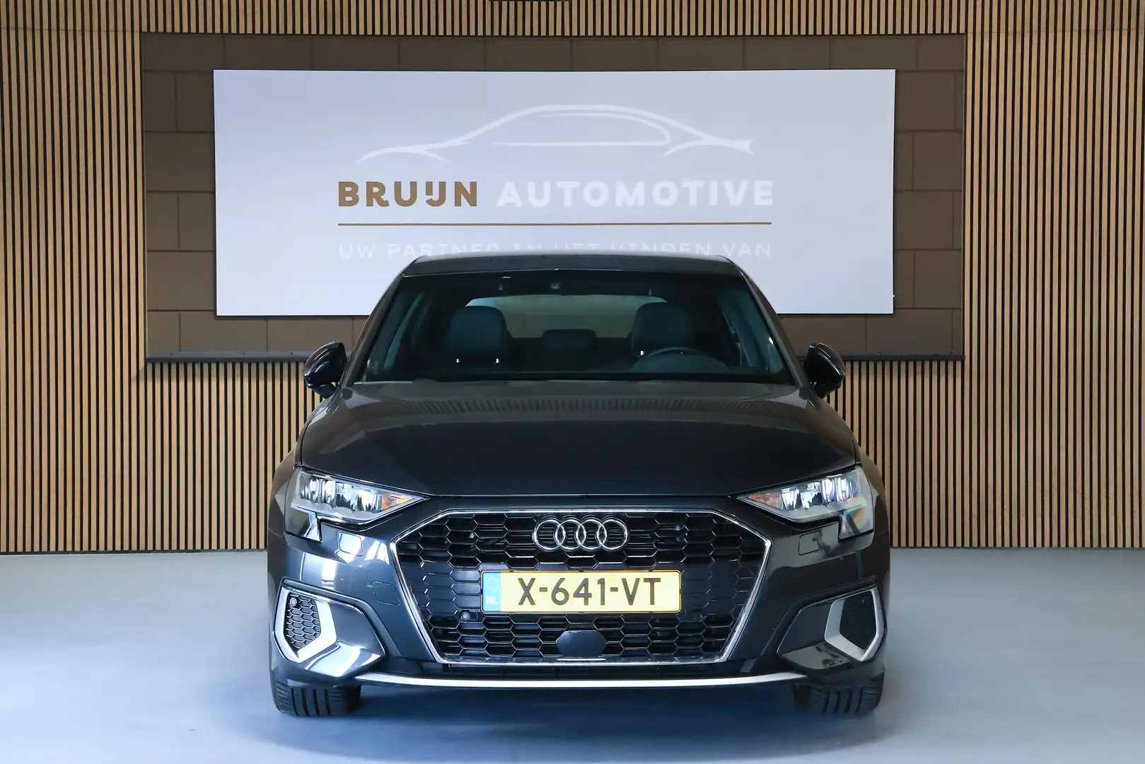 Audi A3 30 TFSI Adv edition Gris - 2