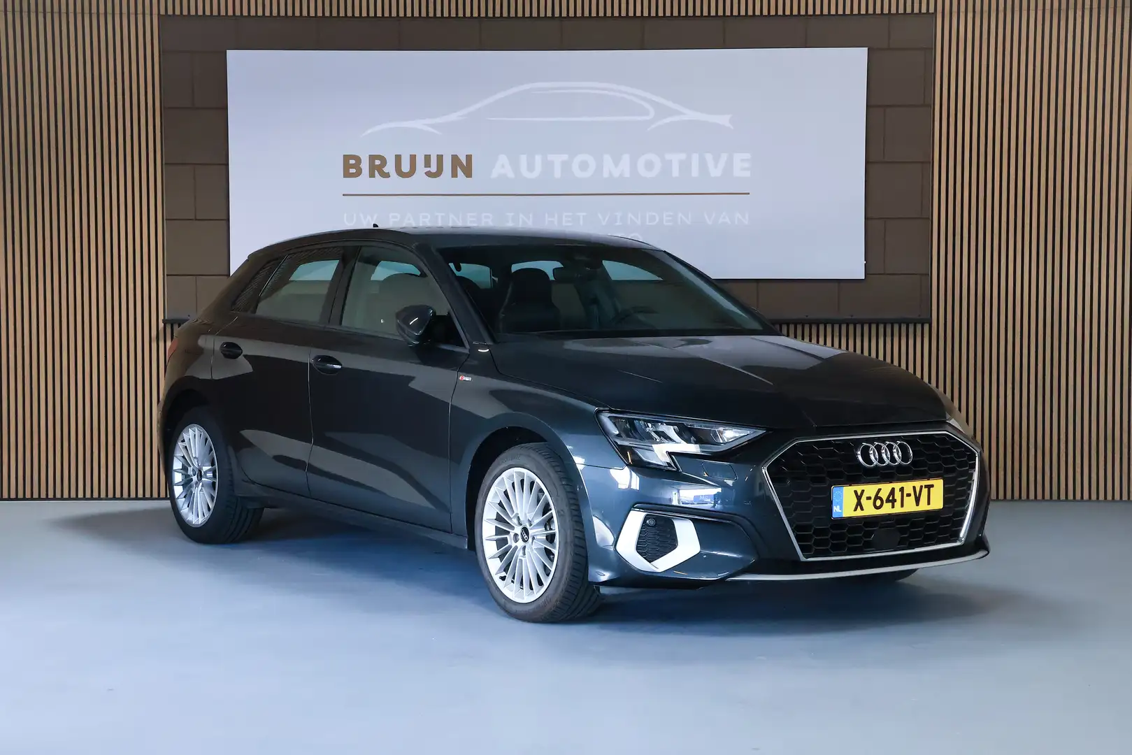 Audi A3 30 TFSI Adv edition Gris - 1