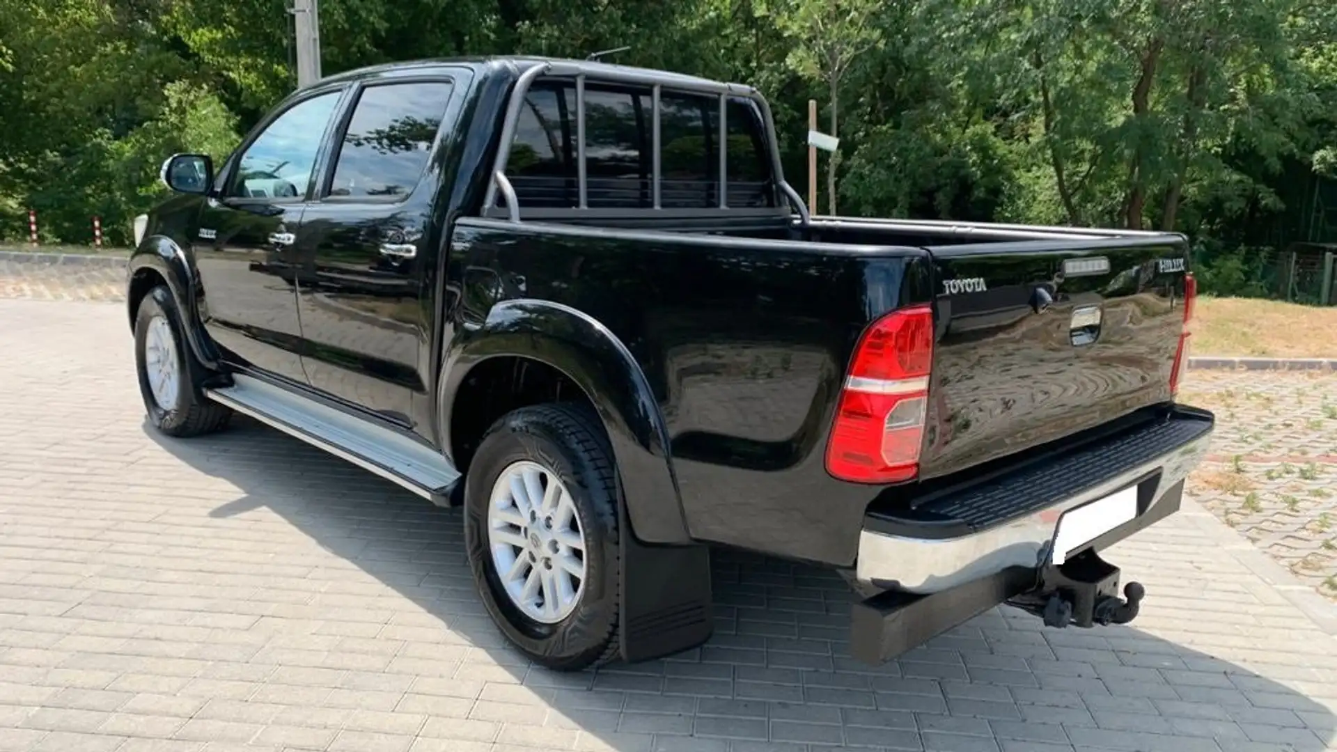 Toyota Hilux D-4D DOUBLE CABINE AUTOMATIQUE Zwart - 1