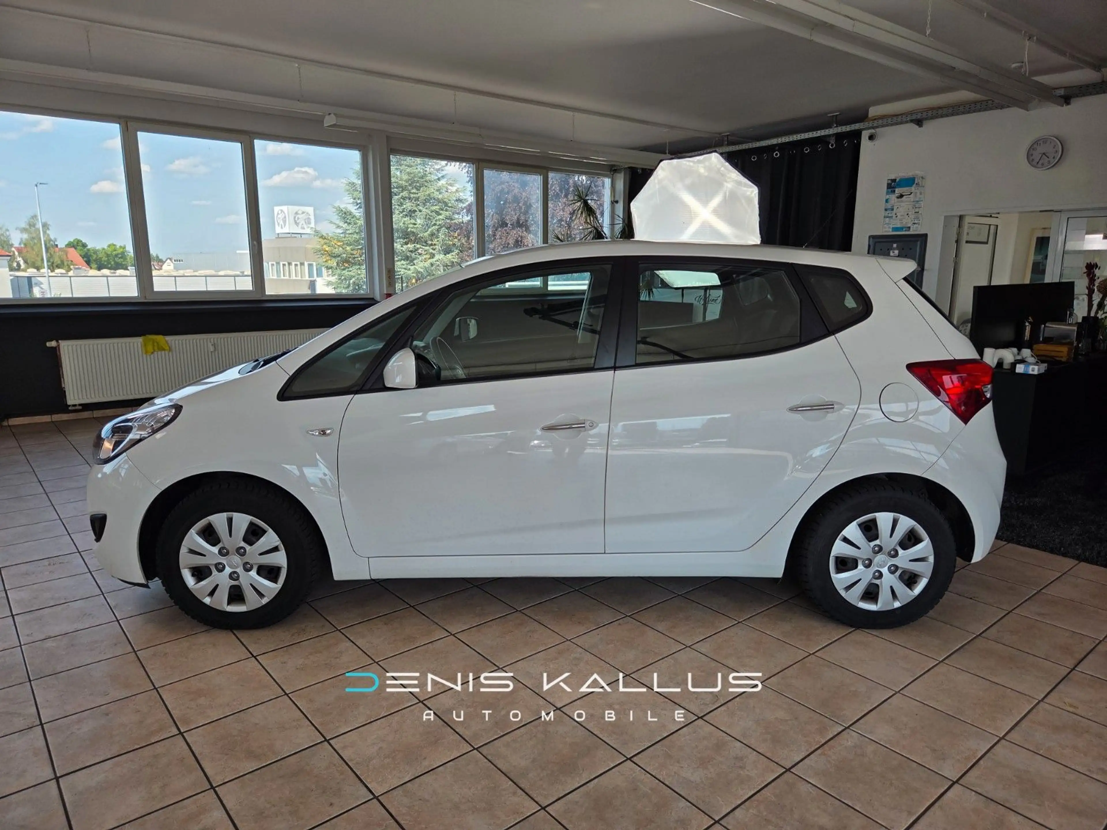 Hyundai iX20 1.6 — photo 9