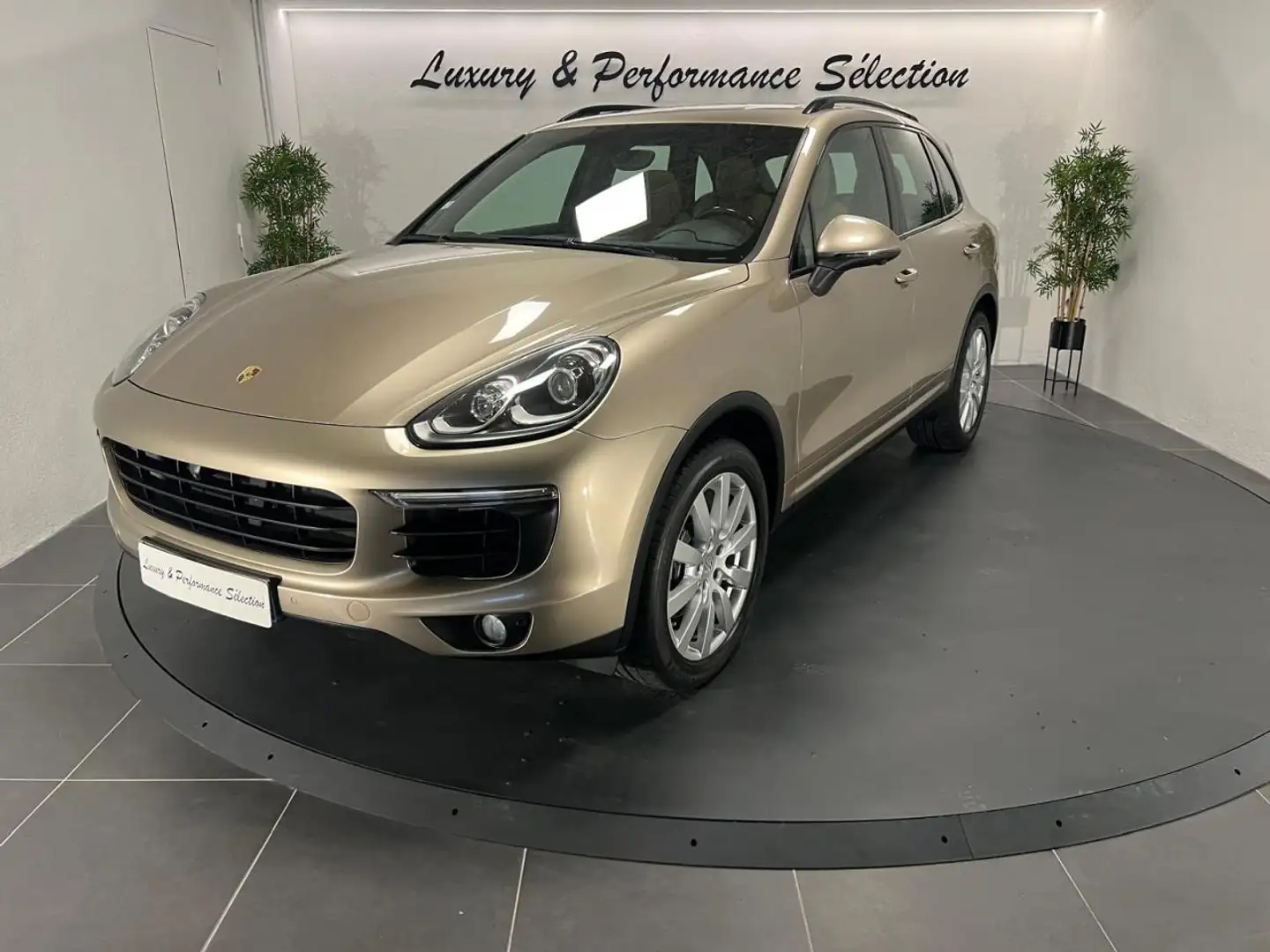 Porsche Cayenne Cayenne 3.0 V6 TDI - 262 - 2015 - Français - Suivi complet - 88 000km Beige - 1