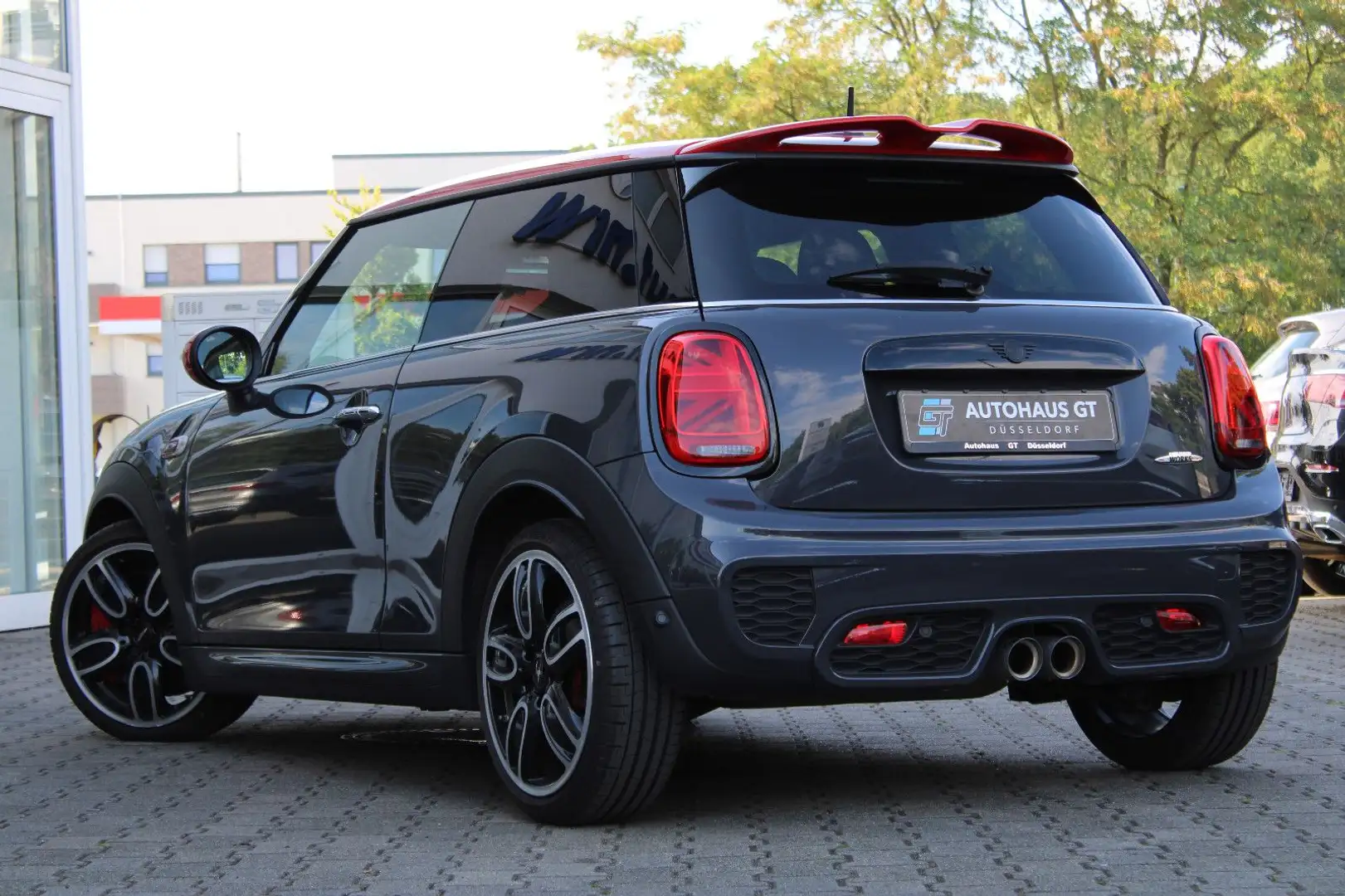MINI John Cooper Works /Autom/1.Hd/Navi/Harma/SportAGA Grau - 2