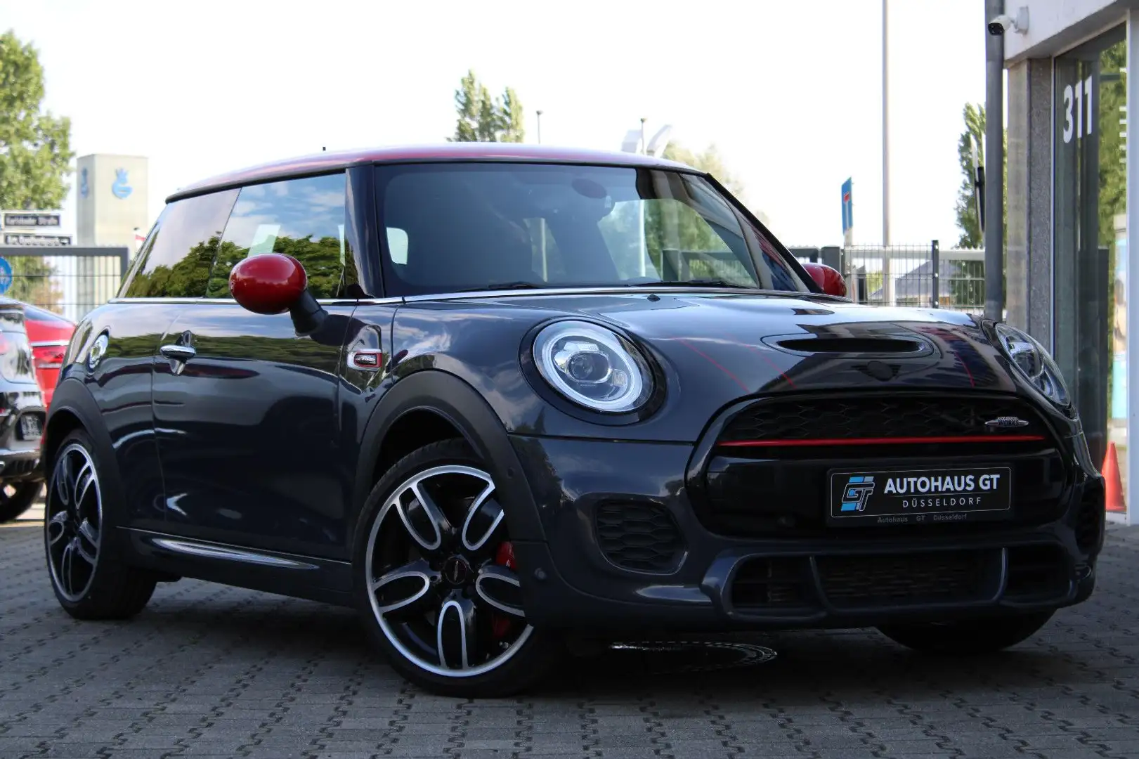MINI John Cooper Works /Autom/1.Hd/Navi/Harma/SportAGA Grau - 1