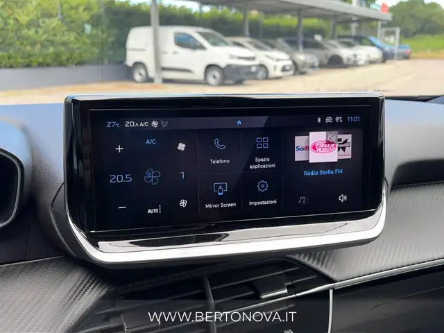 Peugeot 2008 view 13