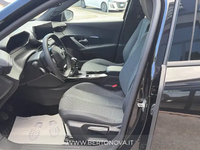 Peugeot 2008 view 9