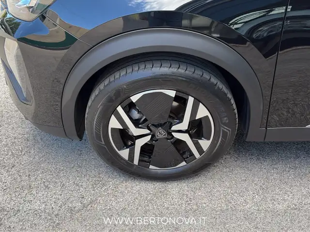 Peugeot 2008 view 8