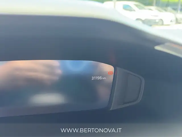 Peugeot 2008 view 11