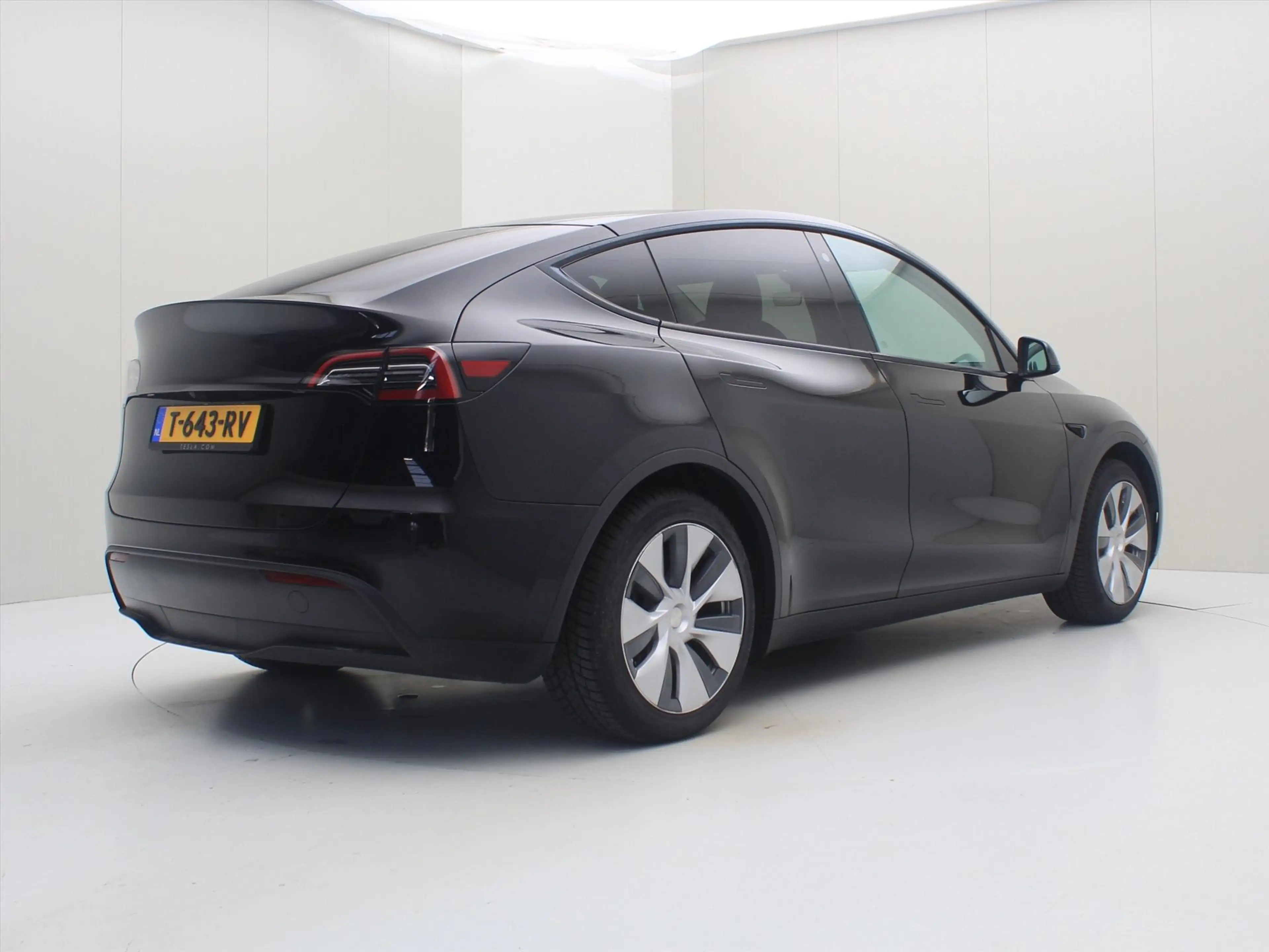 Tesla Model Y Standard RWD Plus [ AMD RYZEN+AUTOPILOT+19 INCH+PR — photo 3