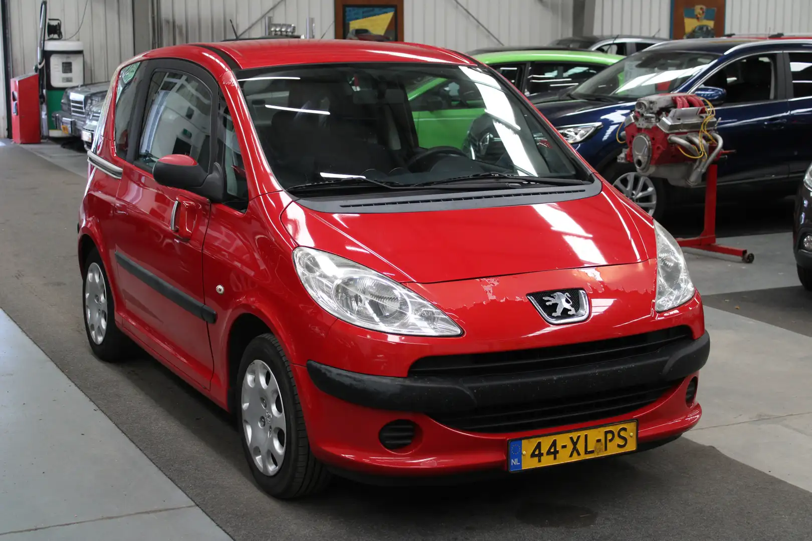Peugeot 1007 1.4 Sesam Urban Airco, Isofix, Trekhaak, Stuurbekr Rosso - 2