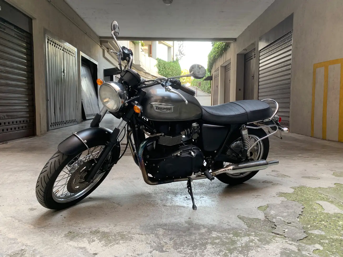 Triumph Bonneville T100 Triumph Bonneville T100 black Černá - 1