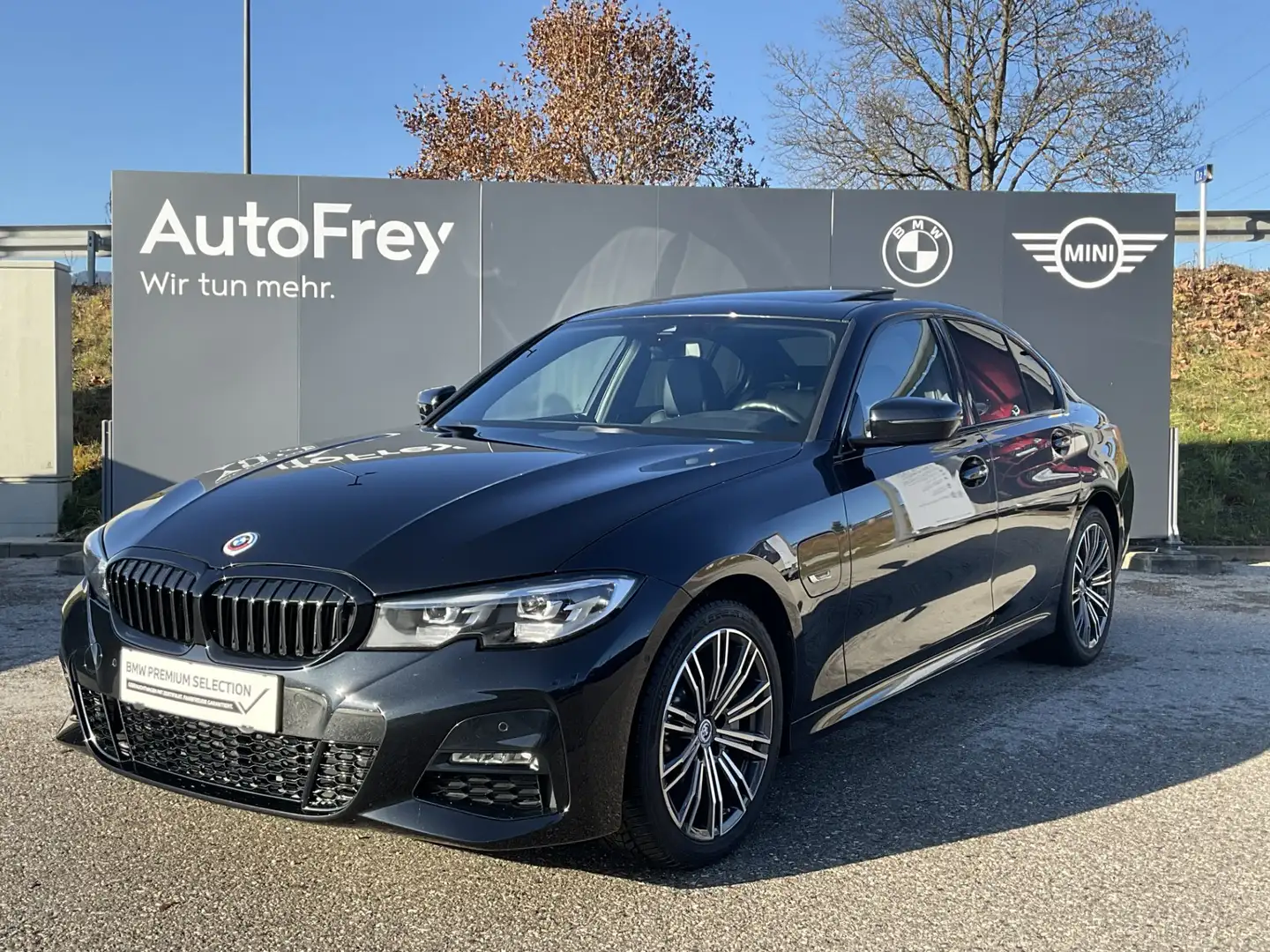 BMW 330 e Schwarz - 1
