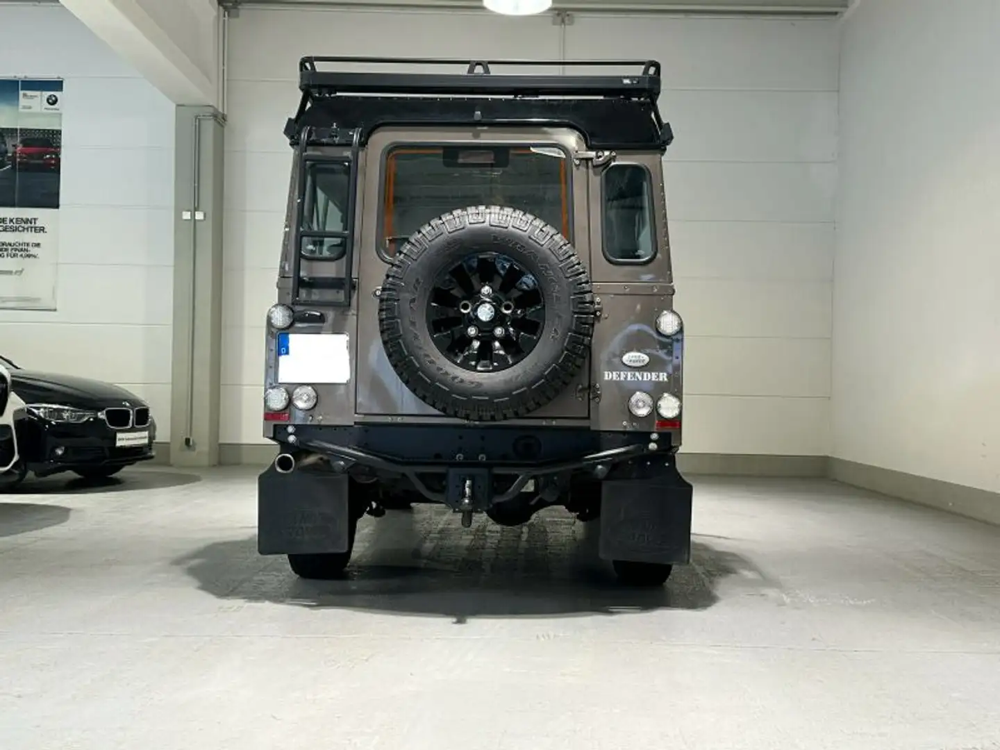 Land Rover Defender 110 SW Rough 2 Limited Ed. Brons - 2