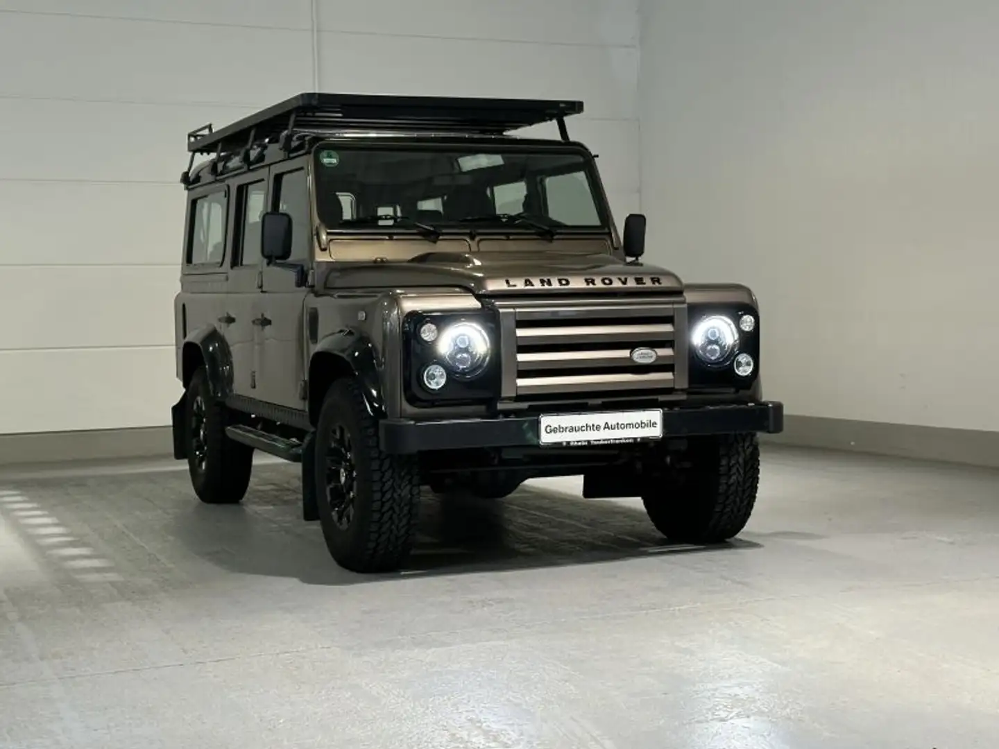 Land Rover Defender 110 SW Rough 2 Limited Ed. Brons - 1