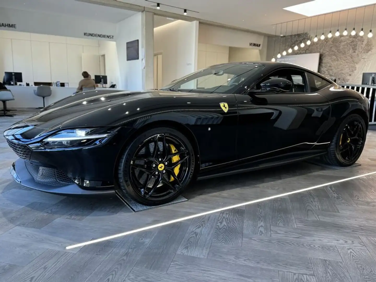 Ferrari Roma Coupé Schwarz - 2