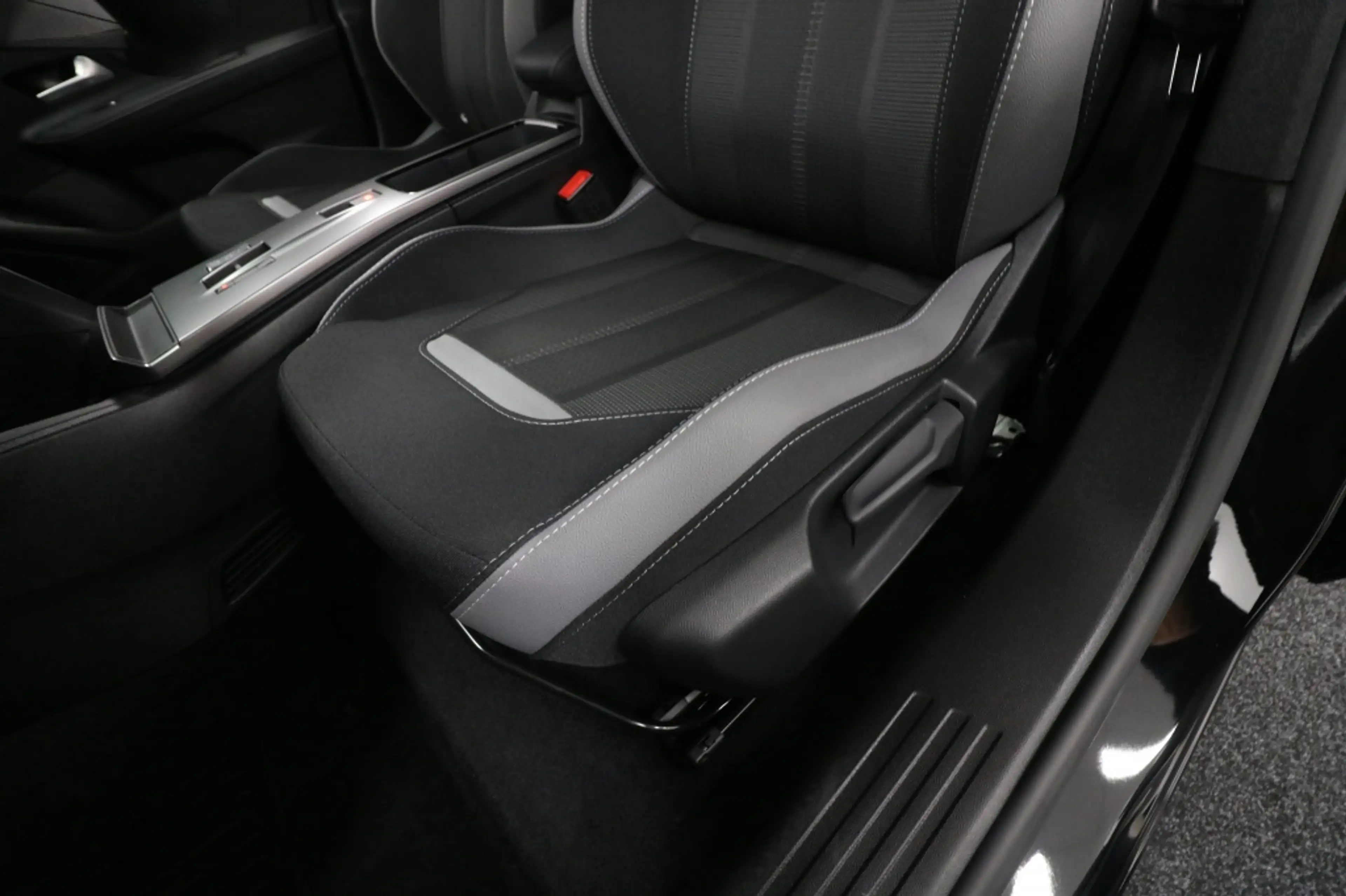 Opel Mokka-E Electric GS 54 kWh — photo 6