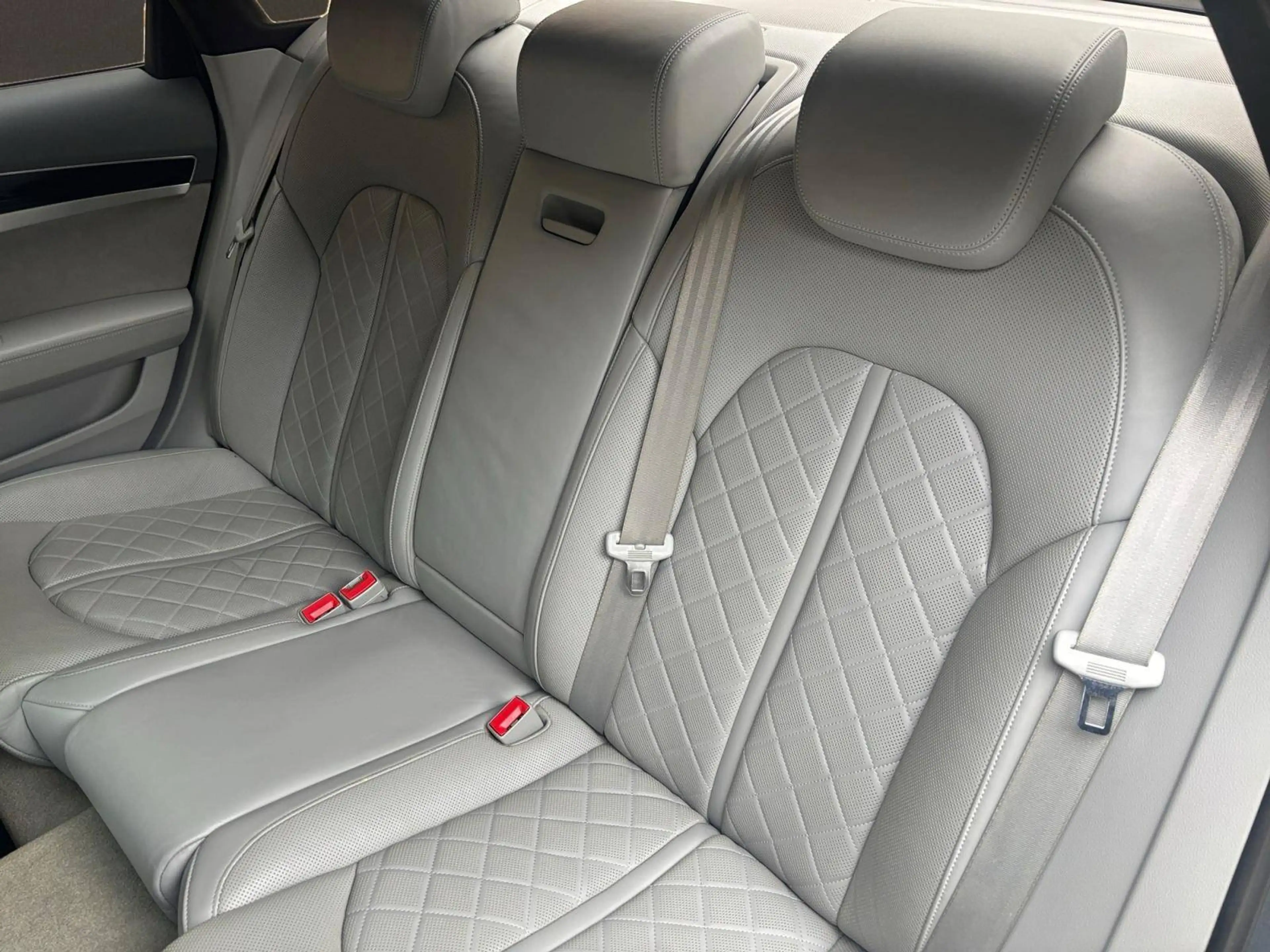 Audi A8 A8 4.2 TDi V8 Quattro Tiptronic/FULL OPTIONS — photo 9