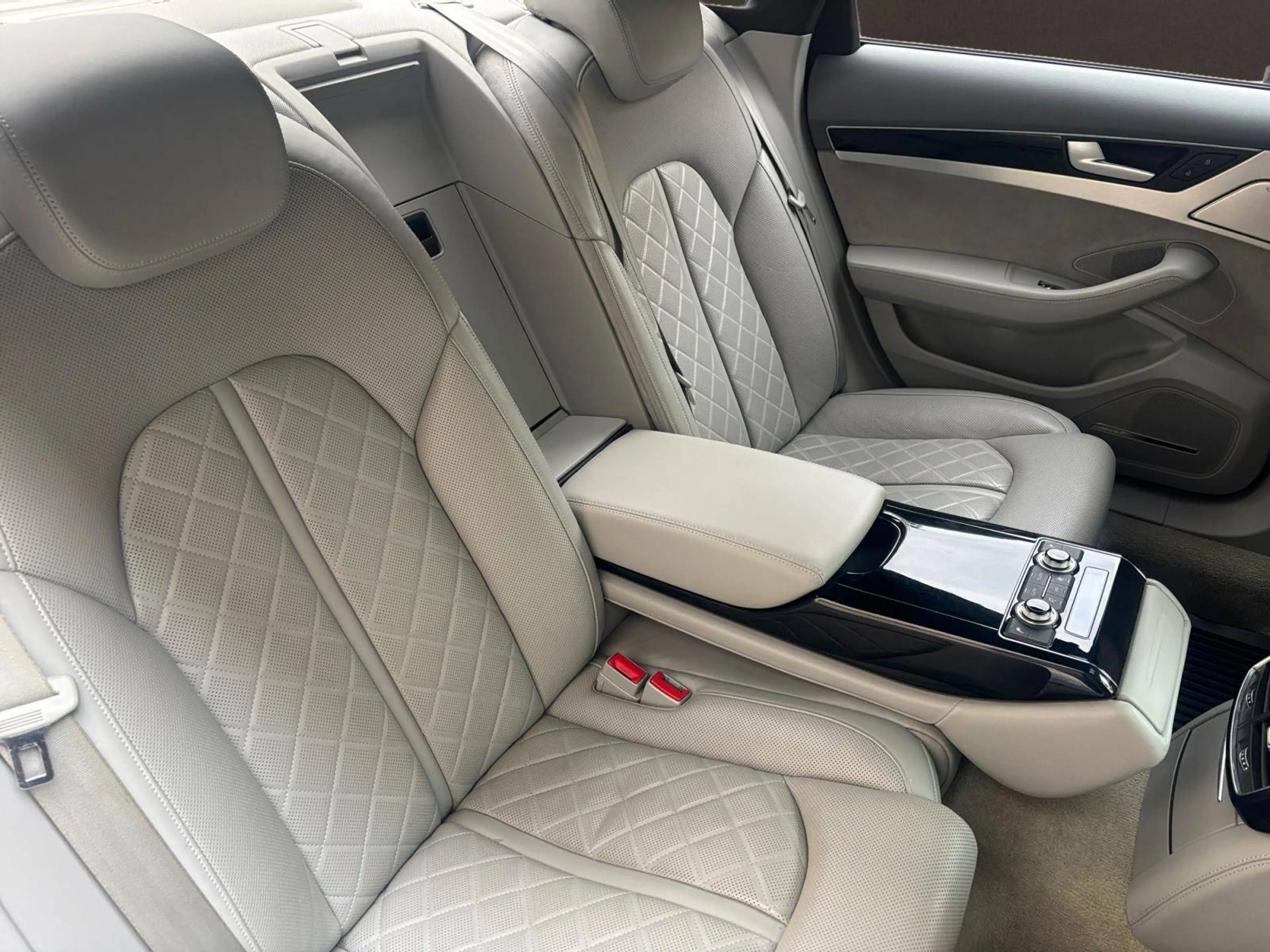 Audi A8 A8 4.2 TDi V8 Quattro Tiptronic/FULL OPTIONS — photo 12
