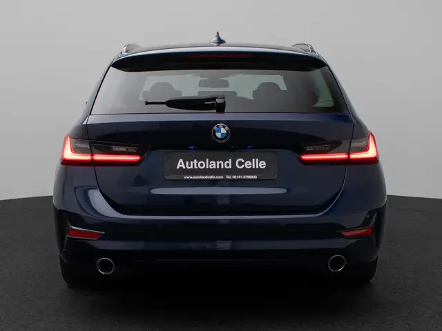 BMW 3 Series view 8