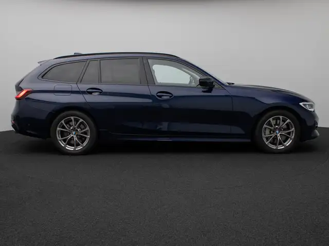 BMW 3 Series view 5