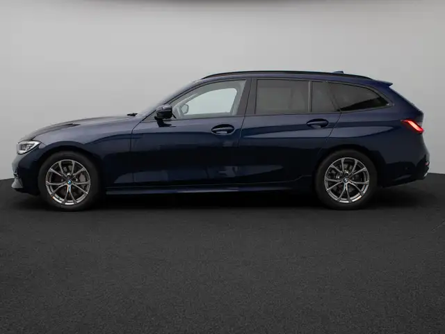 BMW 3 Series view 11