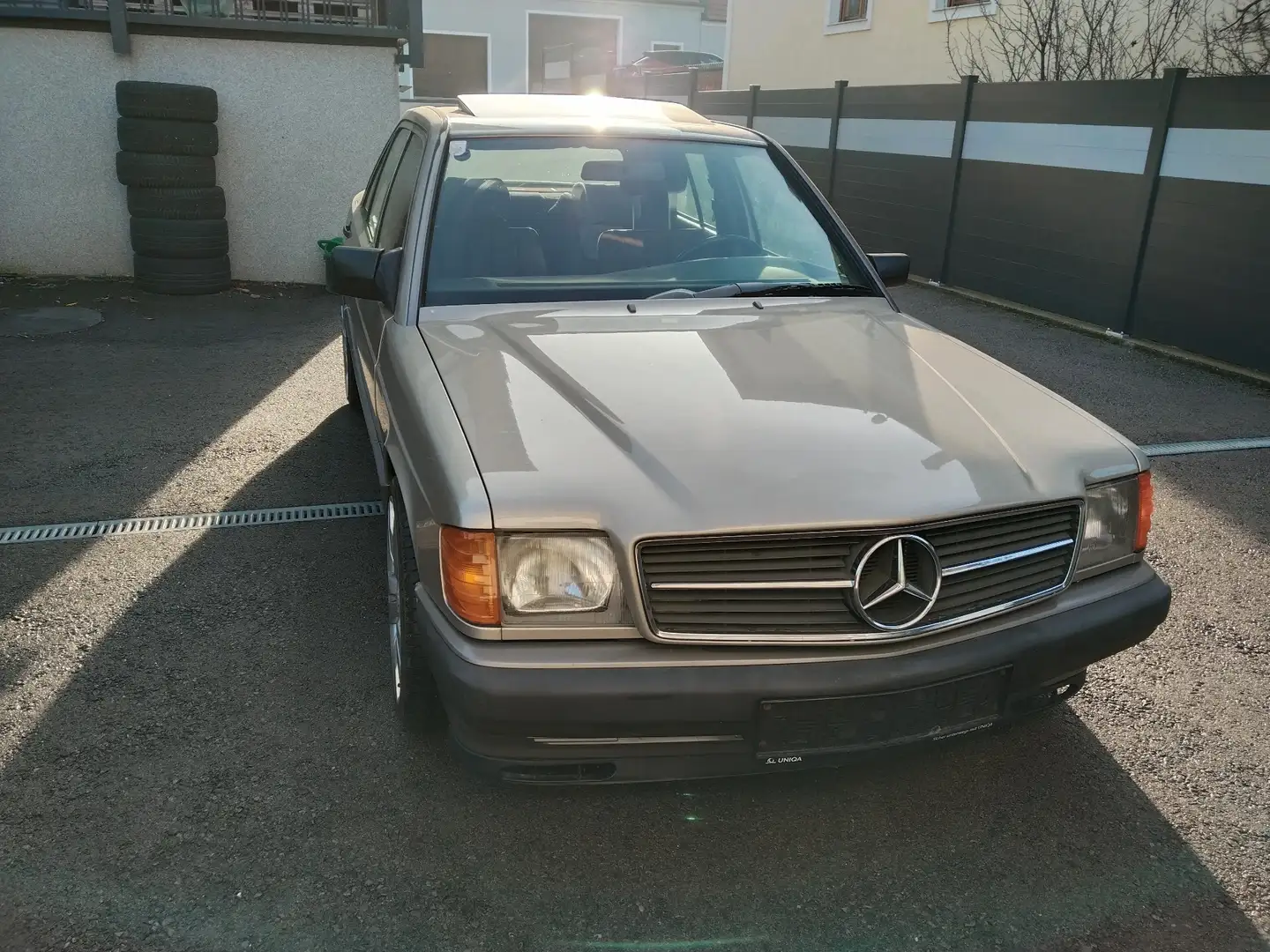 Mercedes-Benz 190 E 2,0 Beige - 2