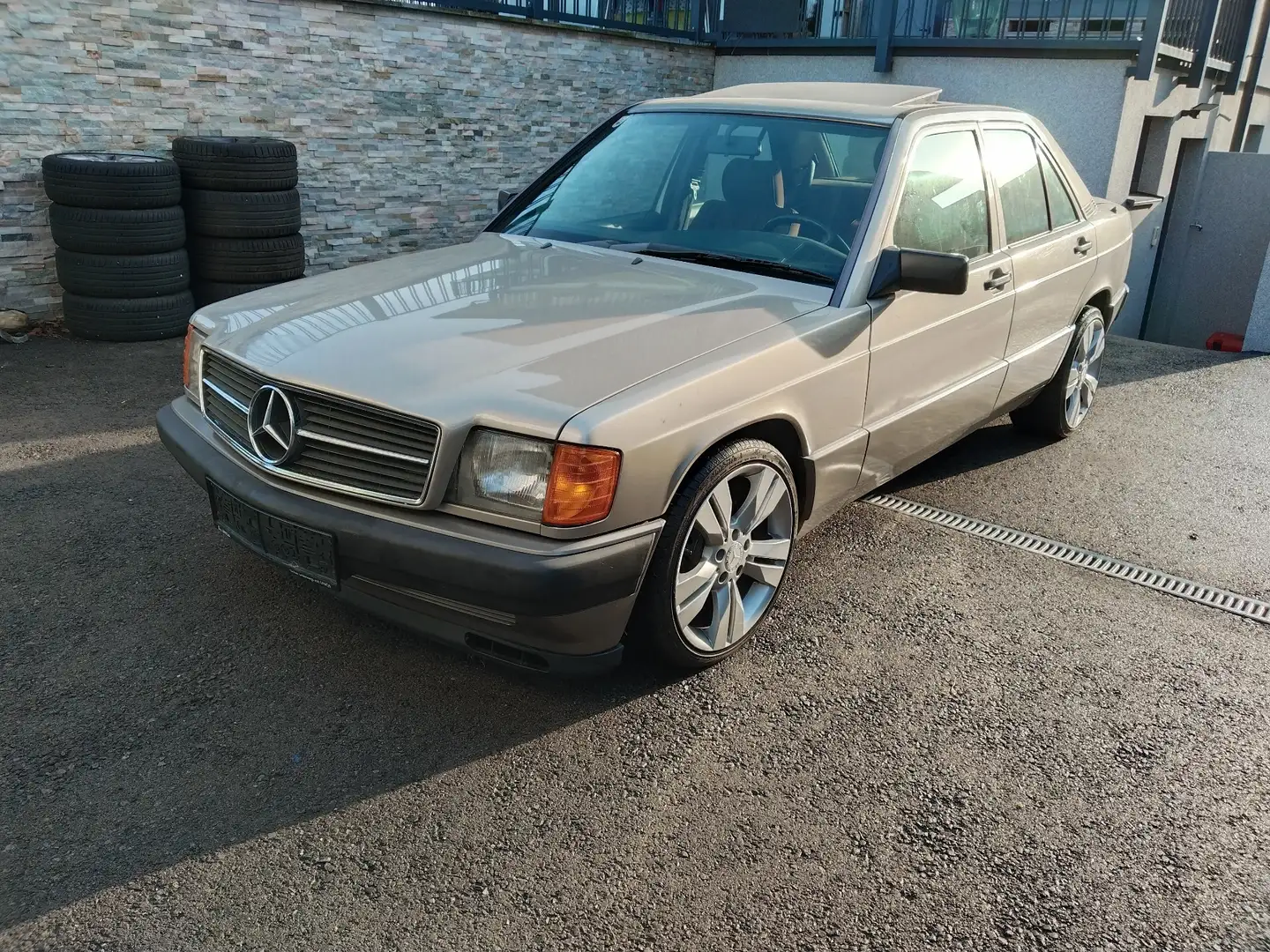 Mercedes-Benz 190 E 2,0 Beige - 1