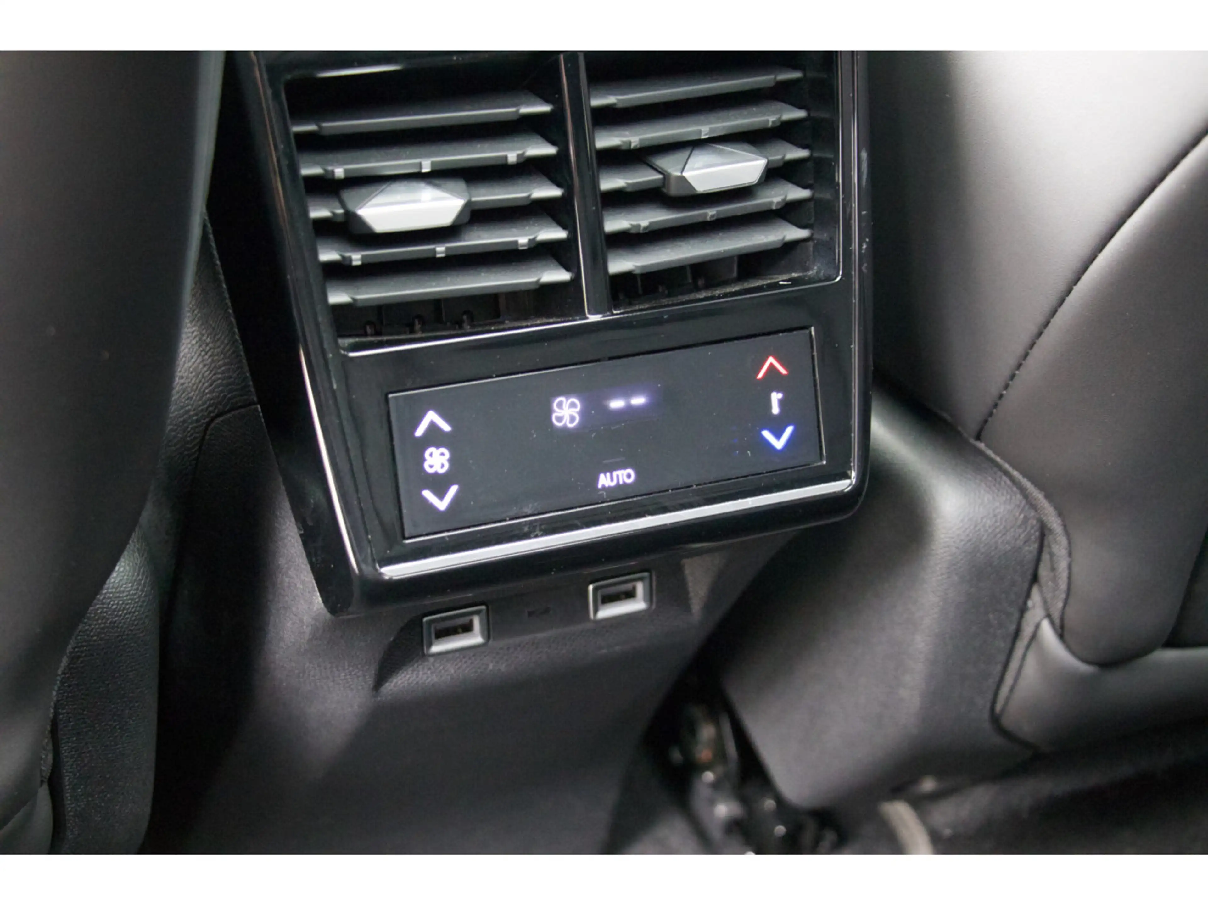 DS Automobiles DS 7 BlueHDi 130 Aut. Etoile ACC Pano Massage Nappa — photo 15