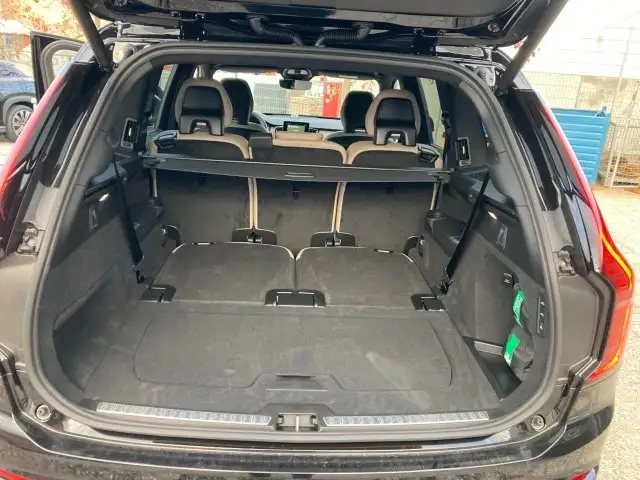 Volvo XC90 Ultra, T8 AWD Plug-in Hybrid, Elektrisch/Benzin, Dark, Ansicht 10