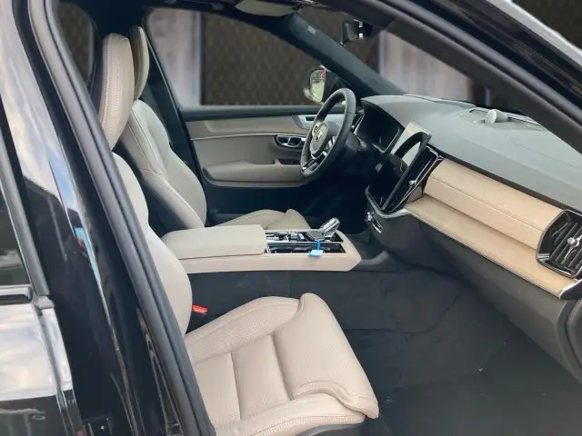 Volvo XC90 Ultra, T8 AWD Plug-in Hybrid, Elektrisch/Benzin, Dark, Ansicht 6