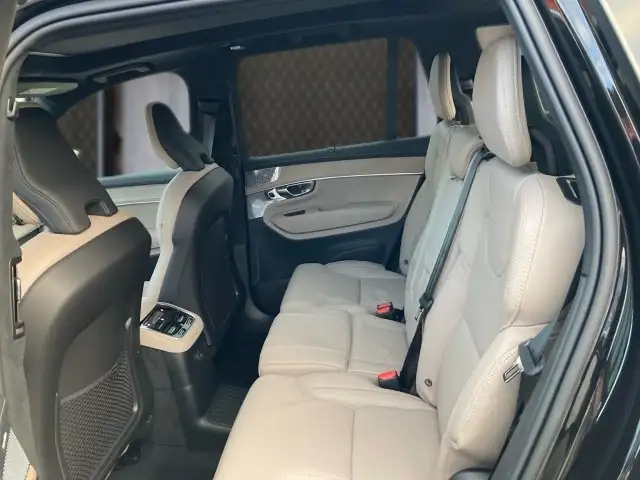 Volvo XC90 Ultra, T8 AWD Plug-in Hybrid, Elektrisch/Benzin, Dark, Ansicht 9