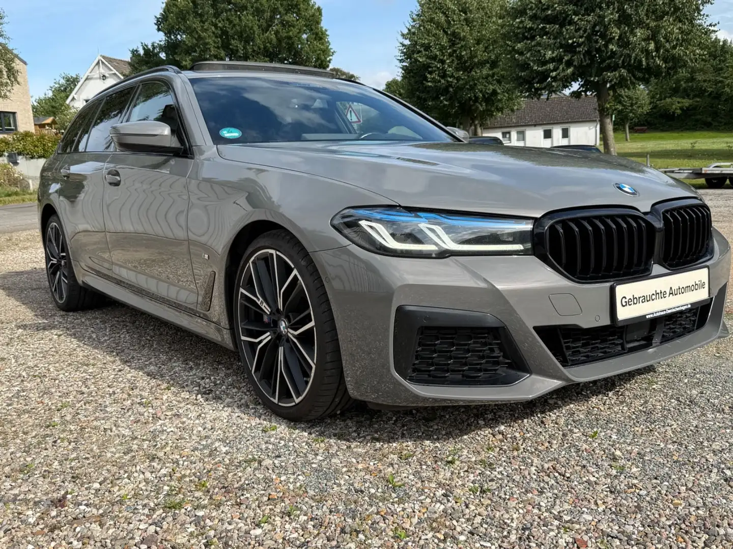 BMW 520 dA xDrive M SPORT LASER PANO HUD 20" AHK H/K Gris - 2