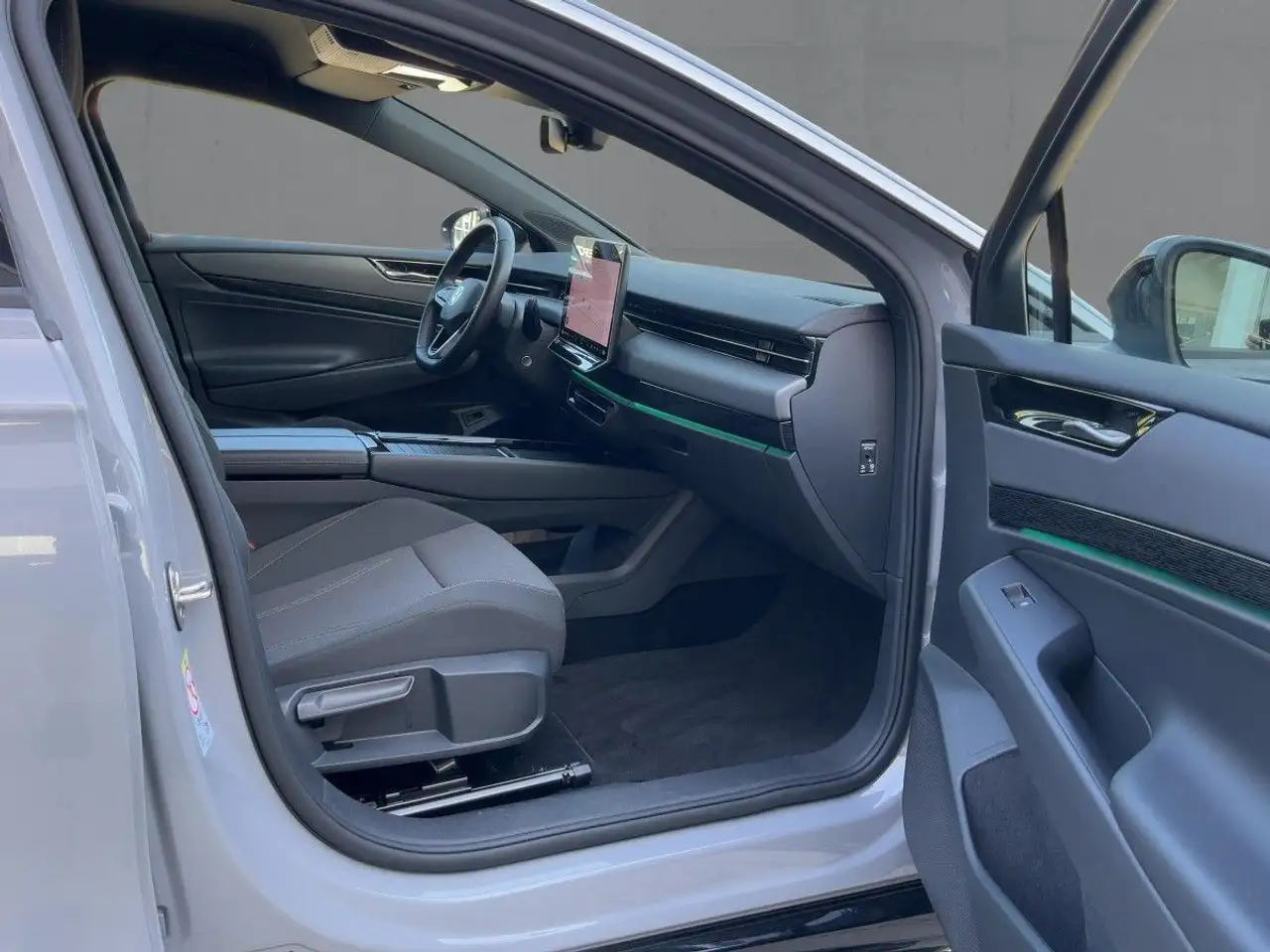 Volkswagen ID.7 PRO MATRIX+NAV+AHK+ACC+WäPu+HuD+360°, миниатюра 12
