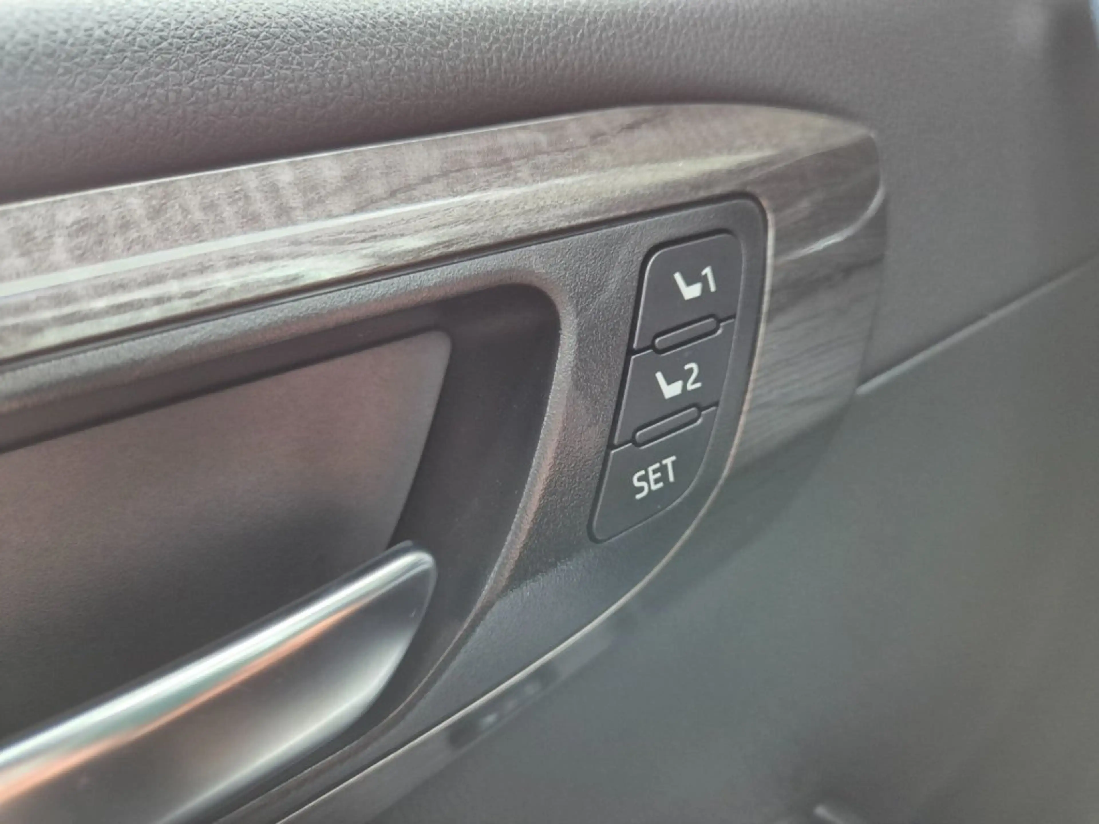 Toyota Highlander 2,5 Hybrid Style *8-Fach*AHV* — photo 11