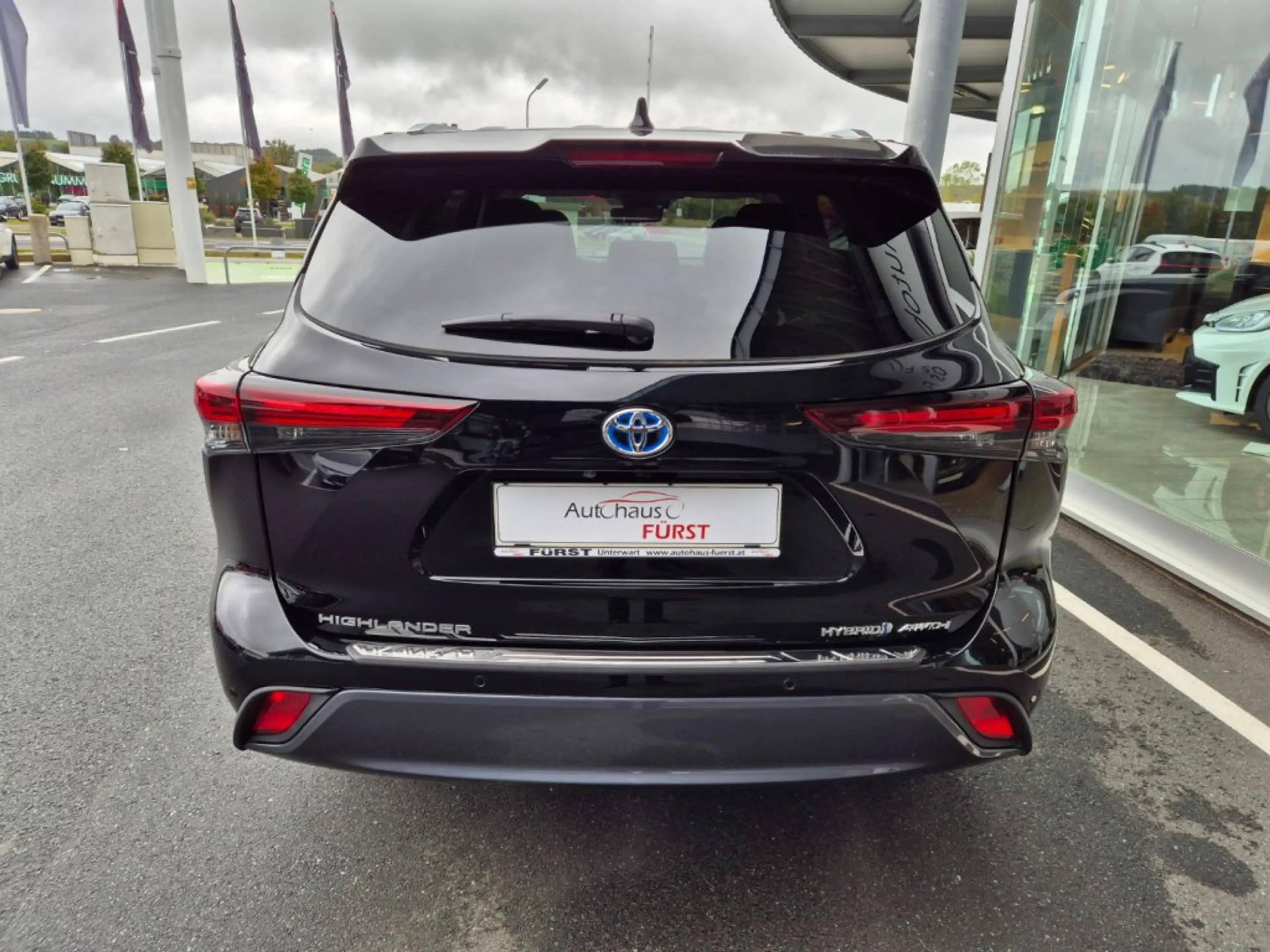 Toyota Highlander 2,5 Hybrid Style *8-Fach*AHV* — photo 4