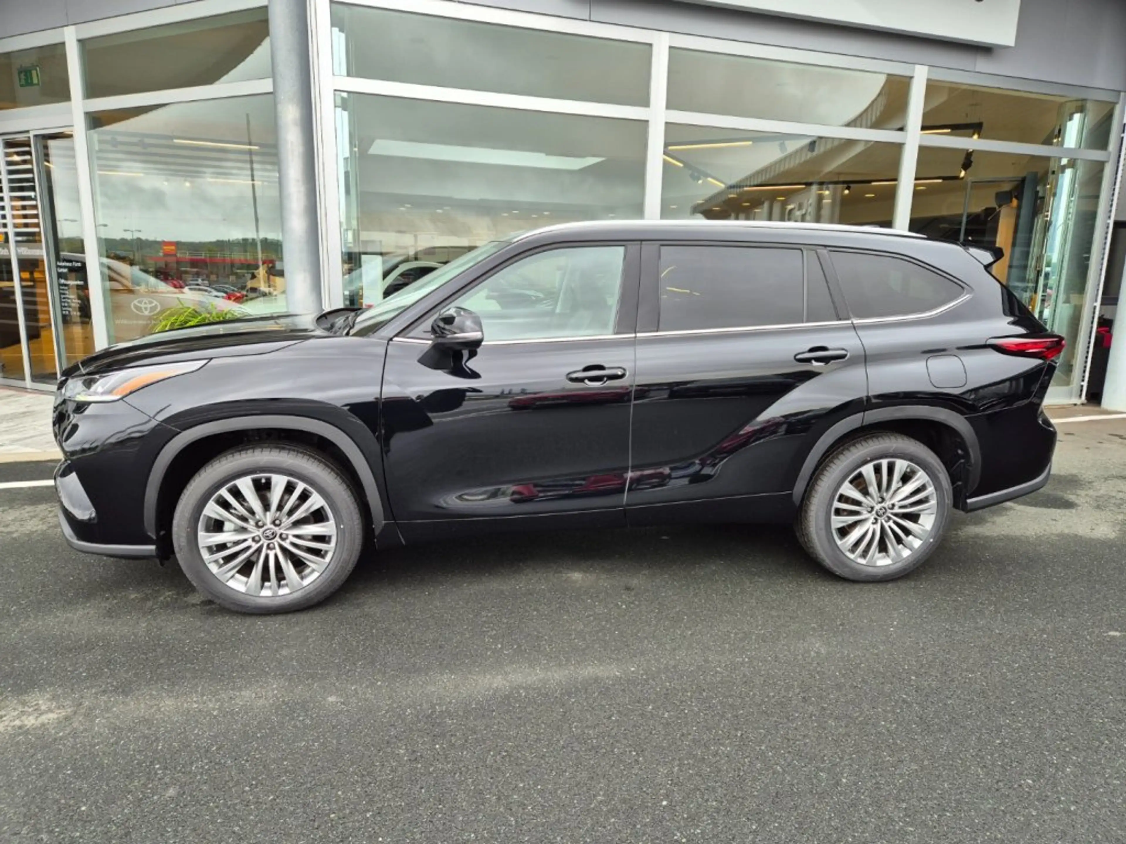 Toyota Highlander 2,5 Hybrid Style *8-Fach*AHV* — photo 2