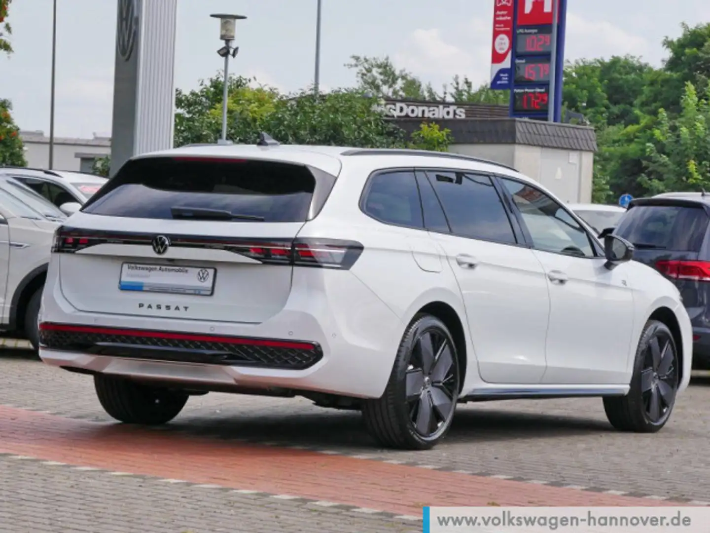 Volkswagen Passat Variant 1.5 TSI DSG eHybrid R-Line AHK IQ Weiß - 2