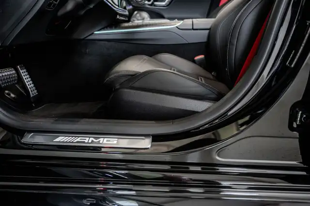 Mercedes-Benz E-Class view 29