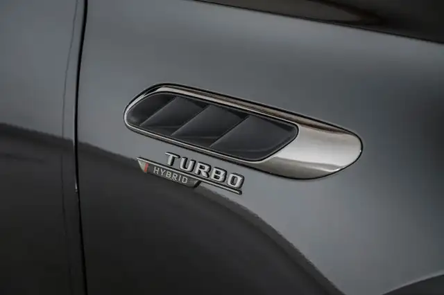 Mercedes-Benz E-Class view 12