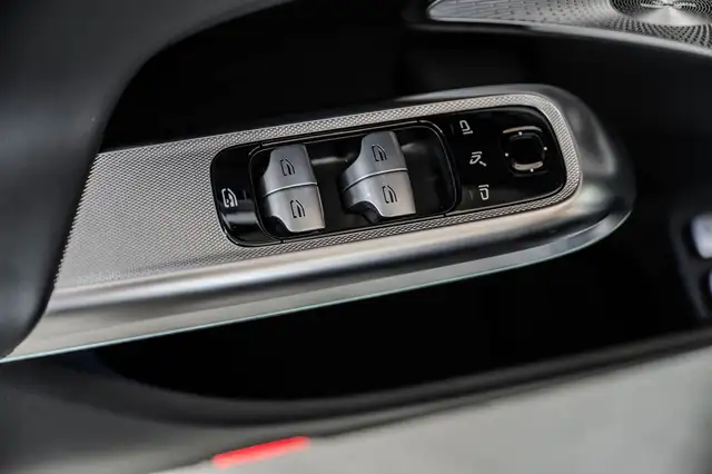 Mercedes-Benz E-Class view 26