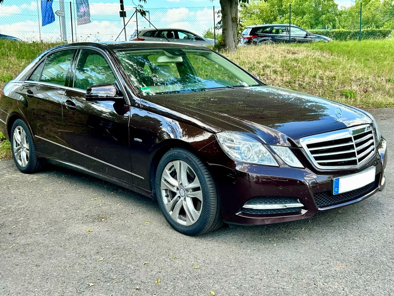 Mercedes-Benz E 350 CGI*Avantgarde*Leder*COMAND*Bi-Xenon*SHZ — photo 2