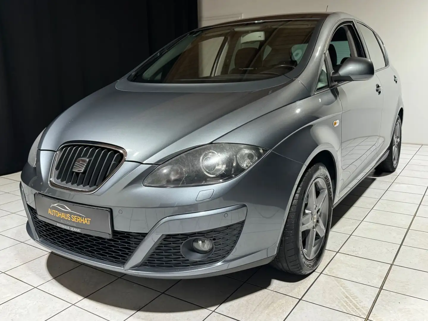 SEAT Altea 1.6 TDI 4You *BI-XENON*PDC*TEMP*MFL*AHK* Grau - 1