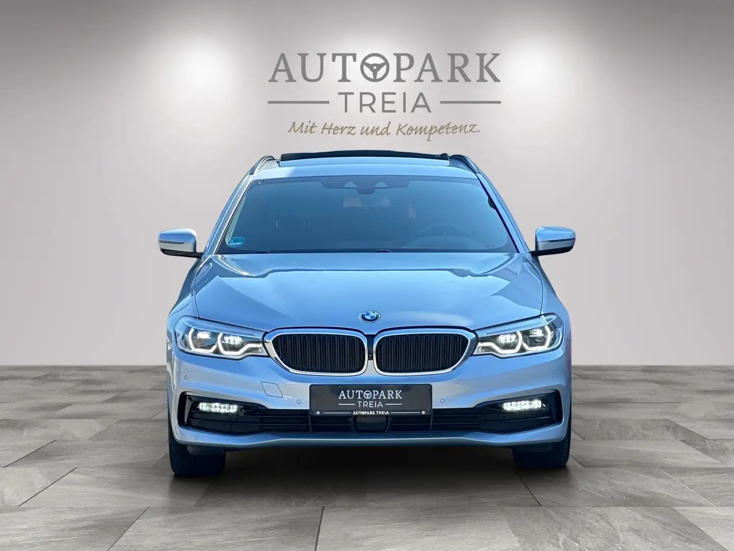 BMW 530 d Touring xDrive Sport Line (AHK-VIRTUAL-ACC) Argent - 2