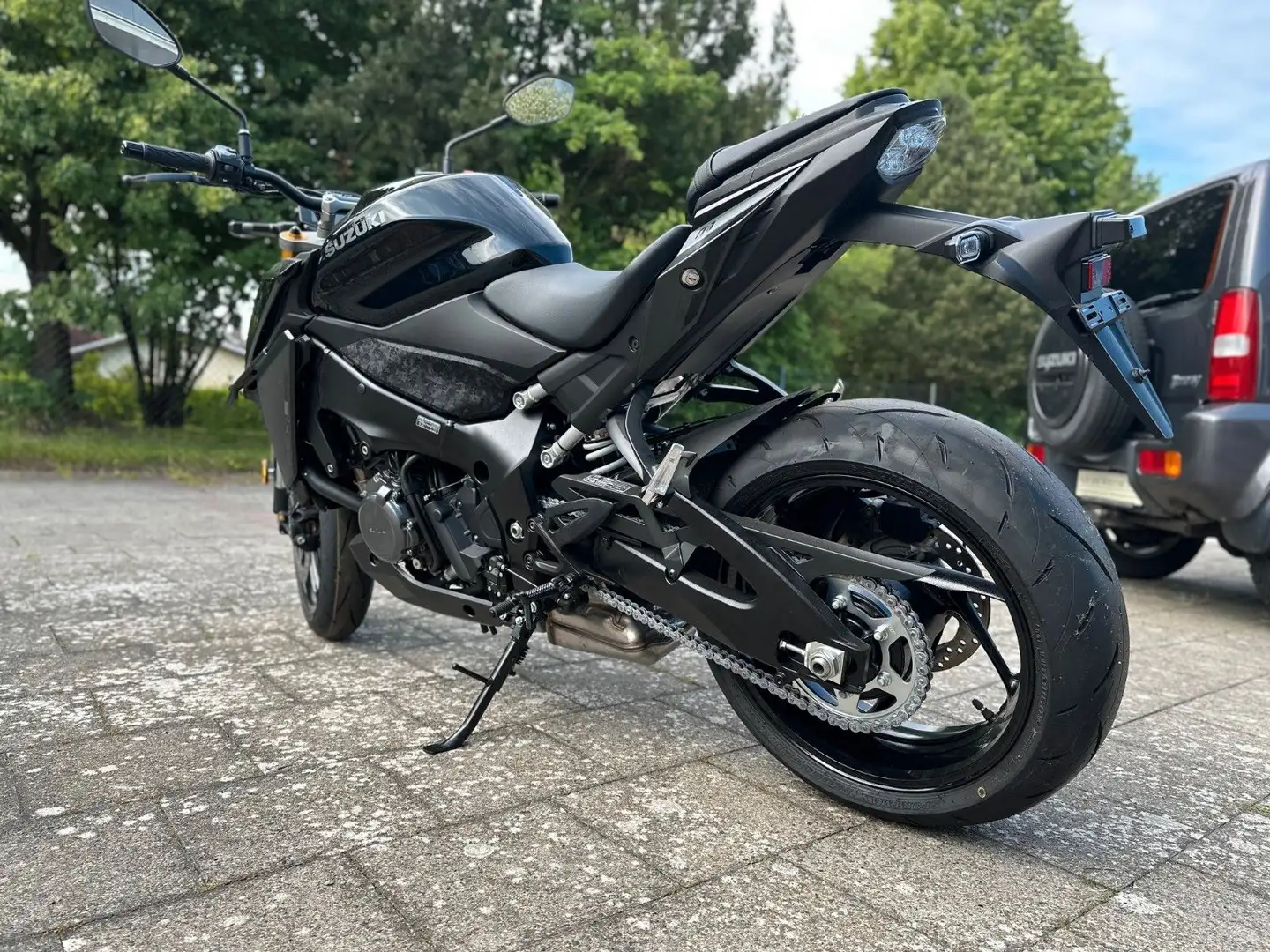 Suzuki GSX-S 1000 Schwarz - 2