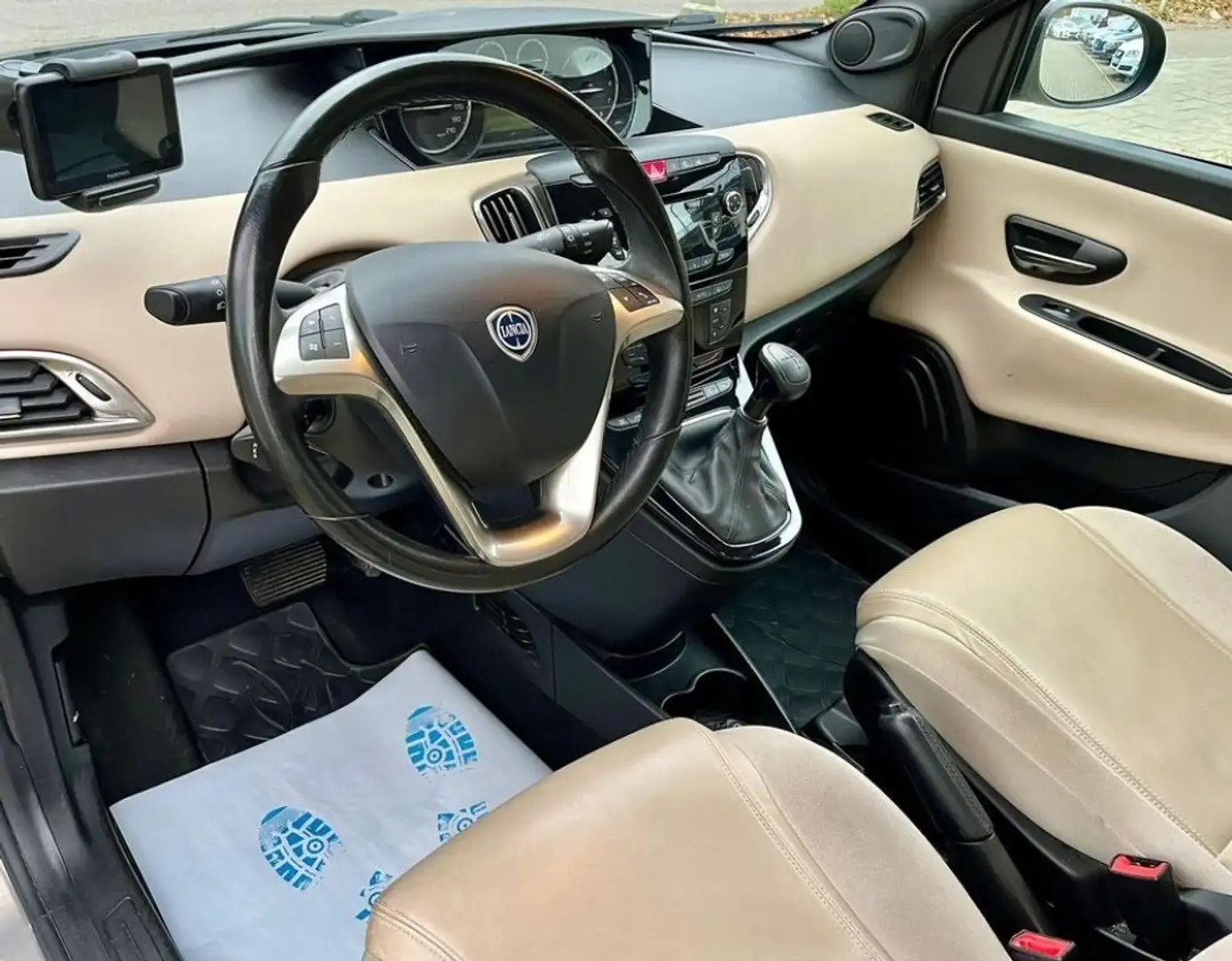 Lancia Y 0.9 TwinAir 85 CV 5 porte Platinum Beige - 2