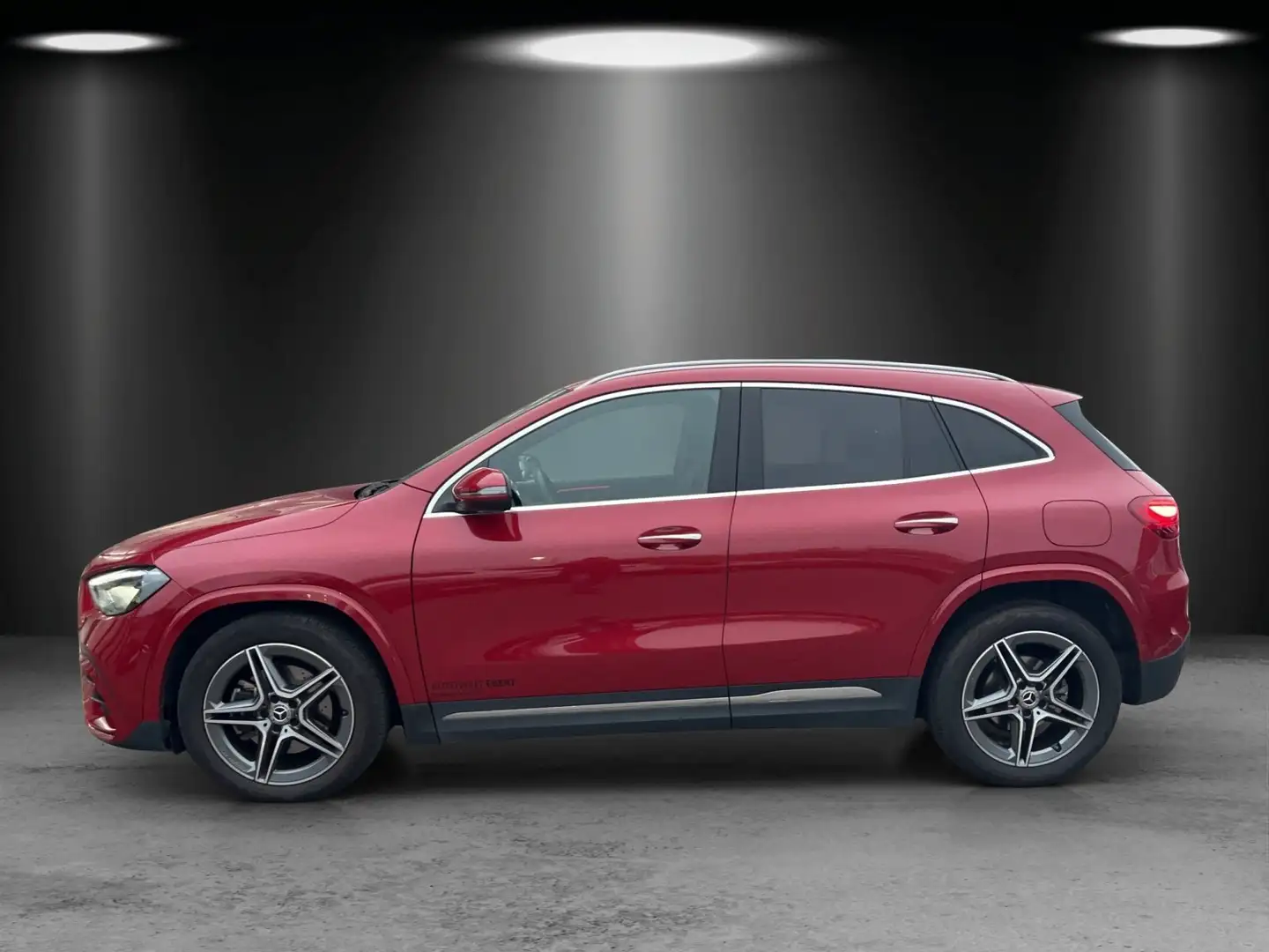 Mercedes-Benz GLA 180 d+AMG-Line+DISTRONIC+Memory+Burmester Rot - 2